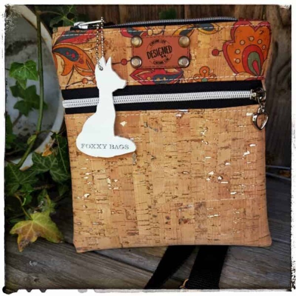 telefoon tasje naturel met bloemenrand telefoon tasje naturel kurk