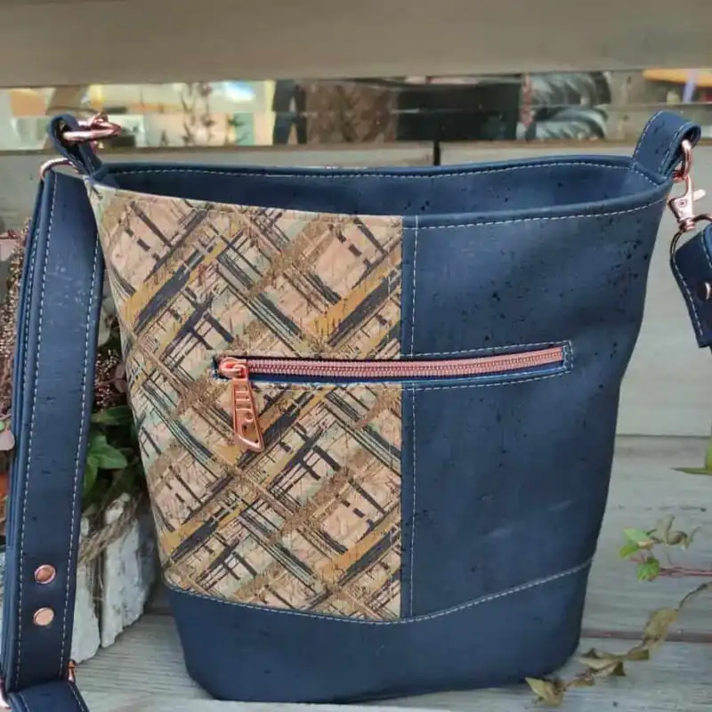 2-kleuren-tas-blauw-abstract Schoudertas blauw kurk in 2 kleuren