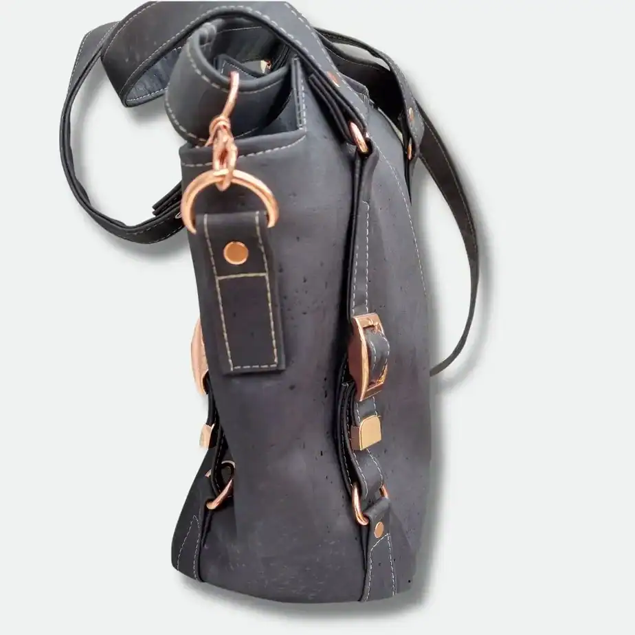 schoudertas zwart kurk zijkant kurk schoudertas zwart zijkant