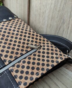 2 kleuren schoudertas kurk zwart met leuke stippen detail