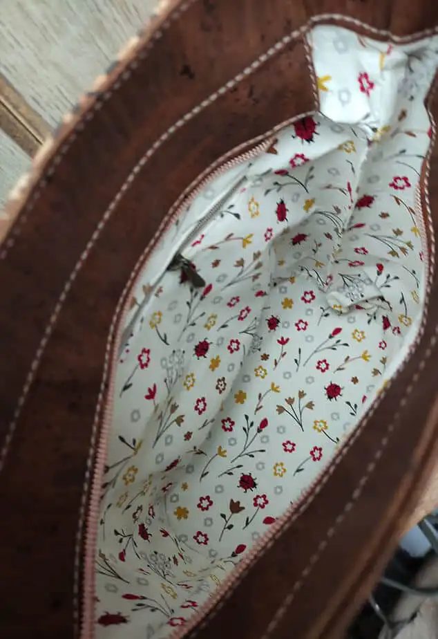 panterprint-tas-bruin-binnenkant kurk schoudertas panterprint lichtbruin binnenkant