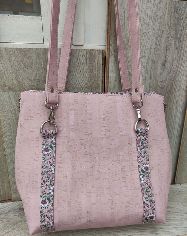 schoudertas-roze-achterkant kurk schoudertas roze achterkant