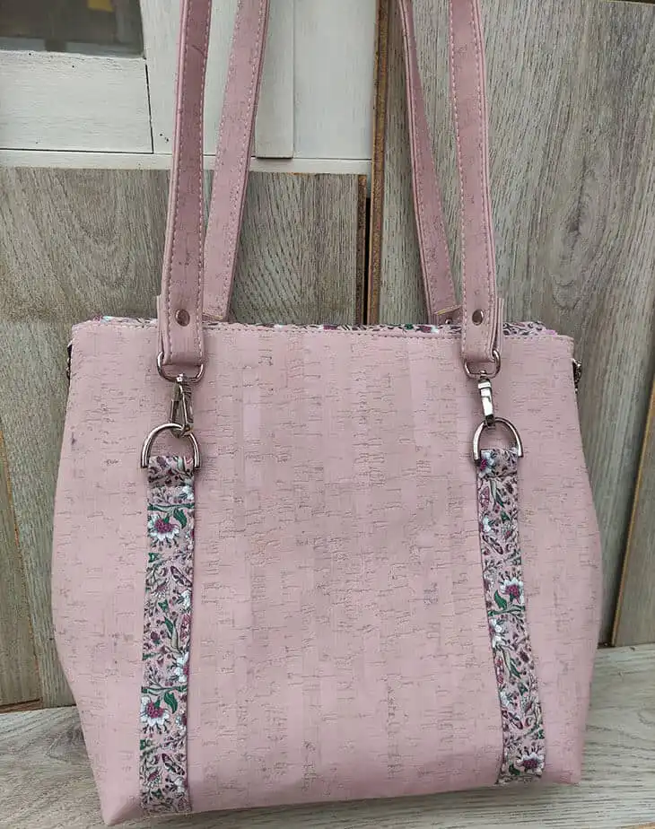 schoudertas-roze-achterkant kurk schoudertas roze achterkant