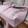 schoudertas-roze-detail-bodem kurk schoudertas roze onderkant