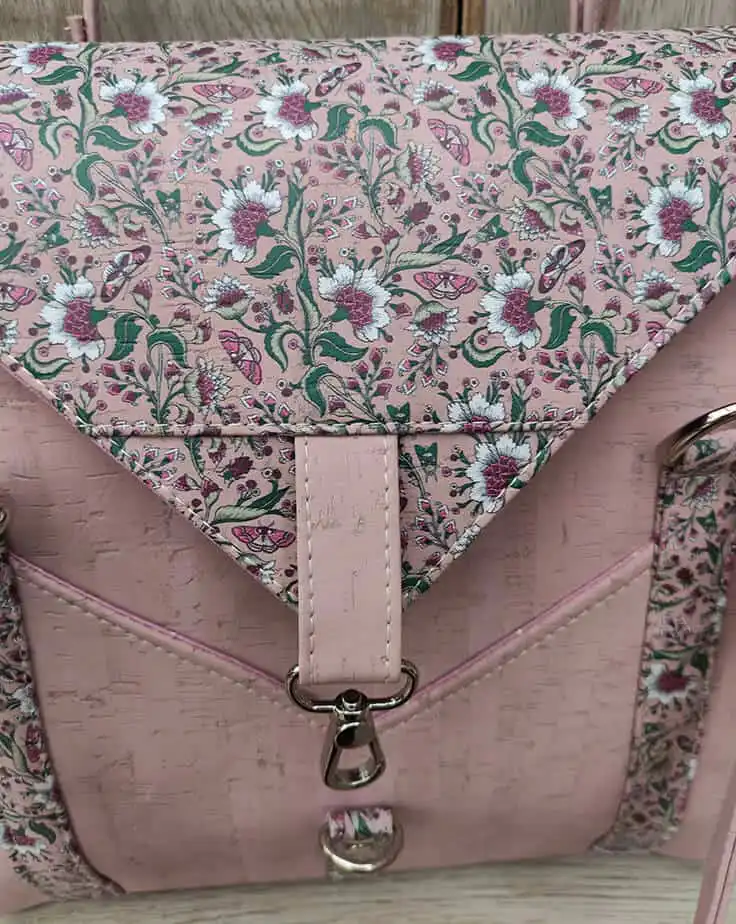 schoudertas-roze-detail-voorkant kurk schoudertas roze detail klep