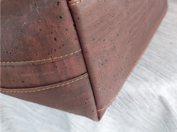 kurk schoudertas bruin onderkant