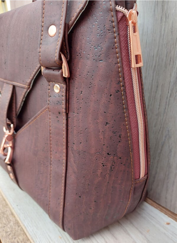 kurk schoudertas bruin zijkant