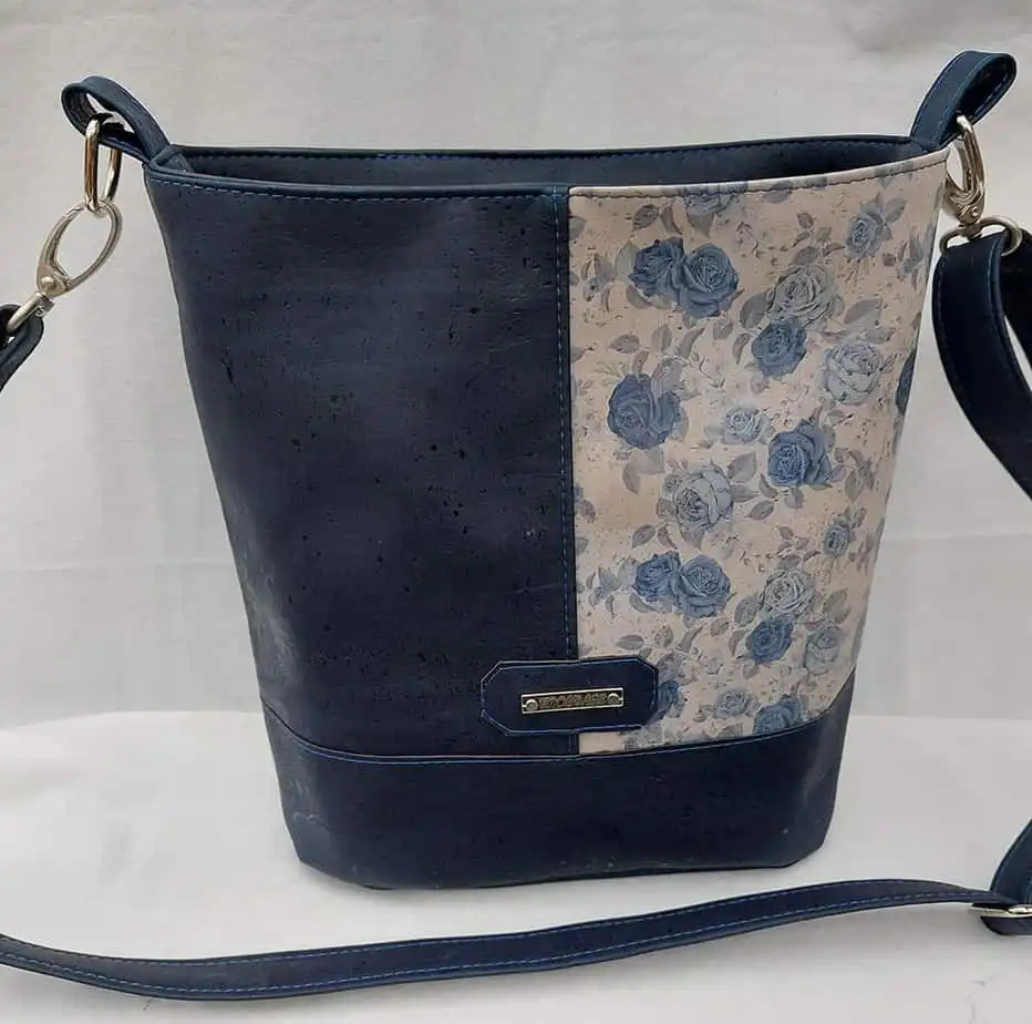 schoudertas-2-kleuren-rozen (1) schoudertas van kurk blauw