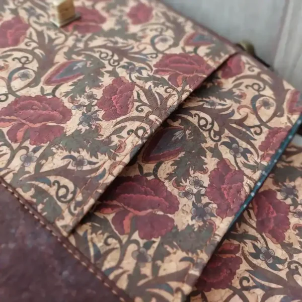 Schoudertas dames handgemaakt van kurk vakken schoudertas dames bruin kurk met mooie rozen voorvak