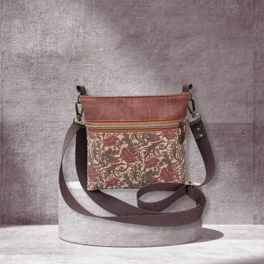 klein kurk tasje rode rozen) Klein tasje bruin kurk met rode rozen