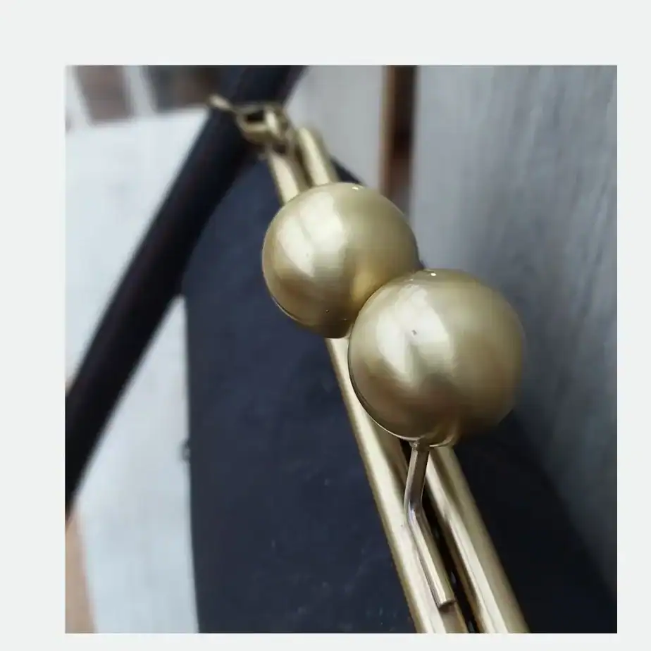 beugeltas zwart kurk bovenkant beugeltas zwart kurk met dikke knoppen sluiting bovenkant