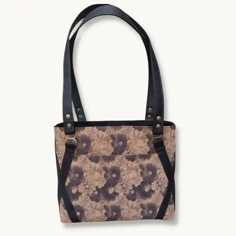 Kurk schoudertas zwarte bloem voorkant Schoudertas zwart kurk met mooie zwarte bloemen voorkant