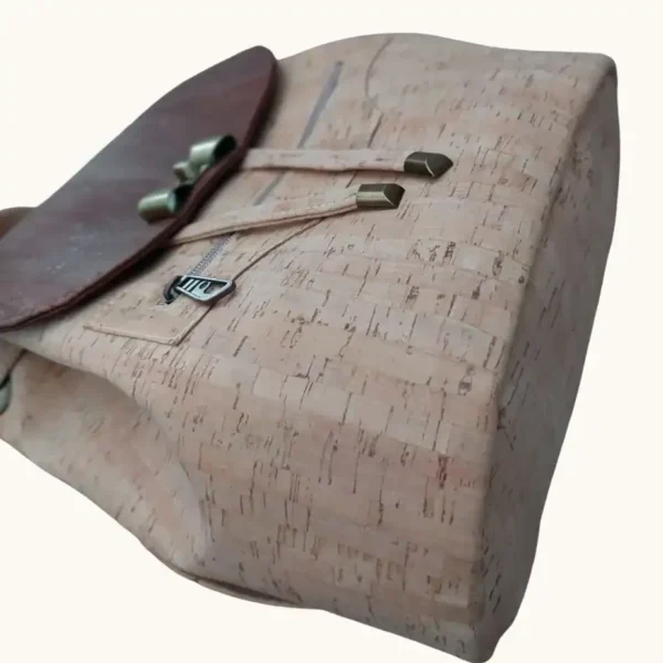 Handgemaakte rugzak naturel kurk onderkant