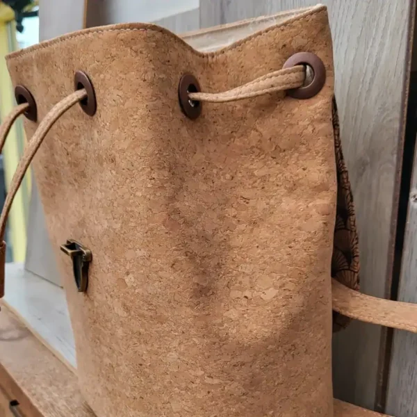 Rugtas naturel kurk met zwarte klep zijkant