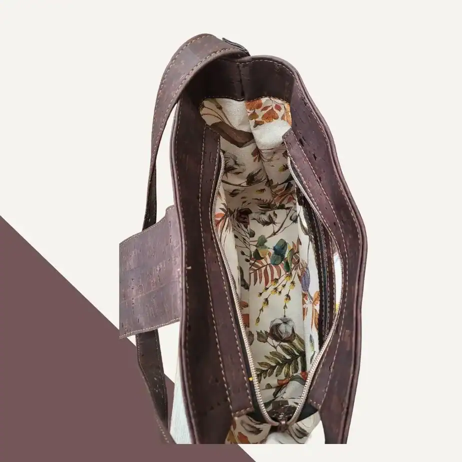 Grote schoudertas donkerbruin kurk binnenkant Grote schoudertas donkerbruin kurk binnenkant