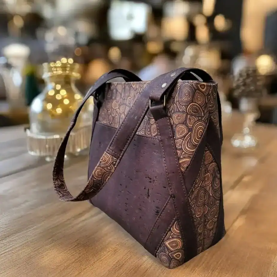 schoudertas bruin kurk met houtschijven Schoudertas bruin kurk met houtschijven