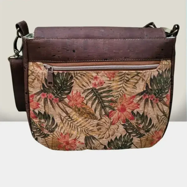 Crossbody tas bruin kurk met draaisluiting achterkant Crossbody tas donkerbruin kurk met klepsluiting achterkant