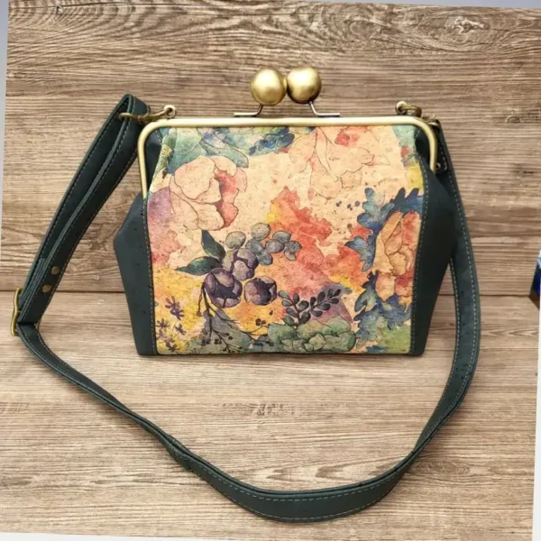 Beugel tas groen kurk met waterverf bloemen achterkant Beugel tas groen kurk