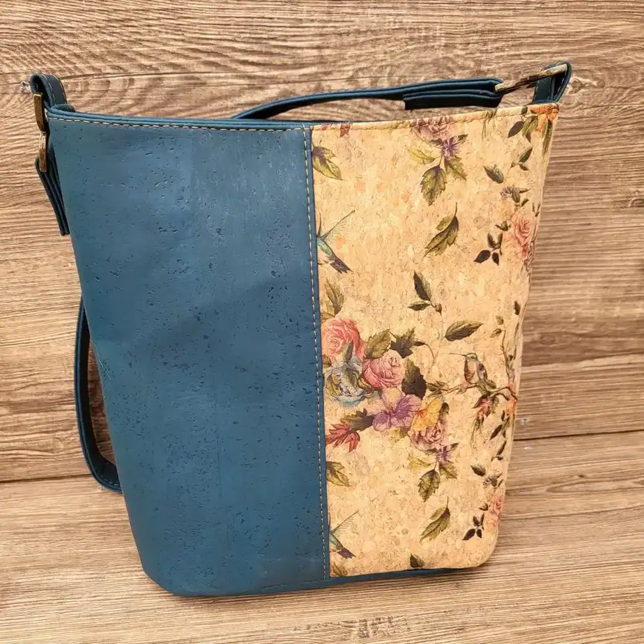 Schoudertas 2 kleuren kurk zeegroen achterkant Schoudertas 2 kleuren kurk zeegroen achterkant