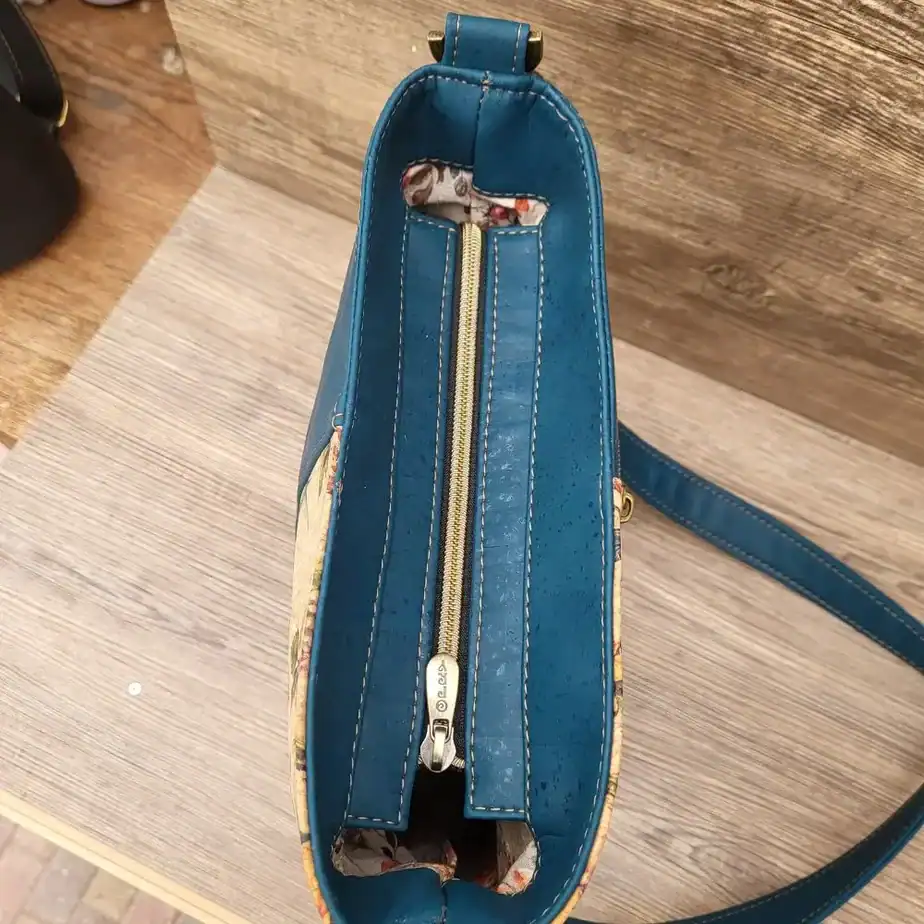 Schoudertas 2 kleuren kurk zeegroen bovenkant Schoudertas 2 kleuren kurk zeegroen bovenkant