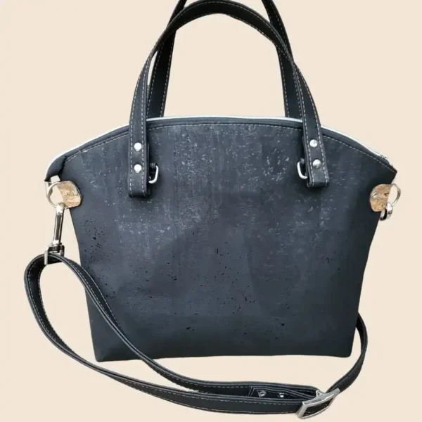 Zwarte schoudertas kurk met bruine accenten achterkant Zwarte schoudertas kurk met bruine accenten achterkant