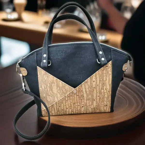 zwarte schoudertas kurk met bruine accenten Zwarte schoudertas kurk met bruine accenten