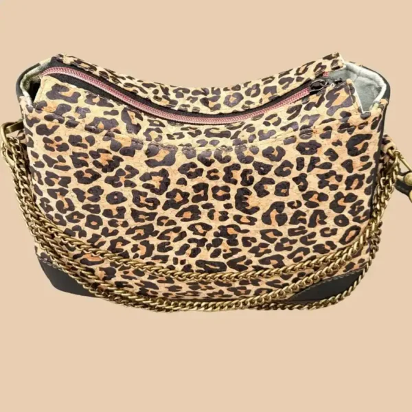 panterprint schoudertasje van kurk bovenkant