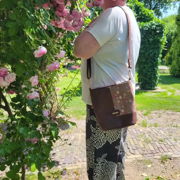 bruin met rozen tas dragen Handgemaakte kurk schoudertas aan je schouder dragen