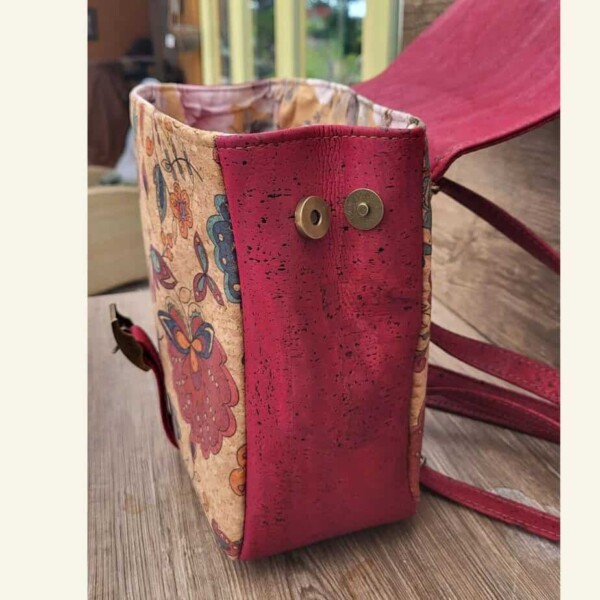 Kleine rugtas rood kurk zijkant open