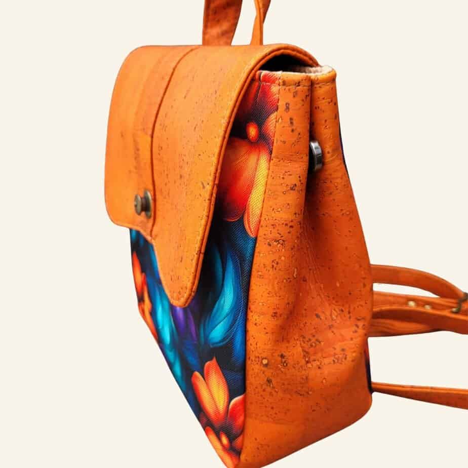 Kleine rugtas oranje kurk zijkant