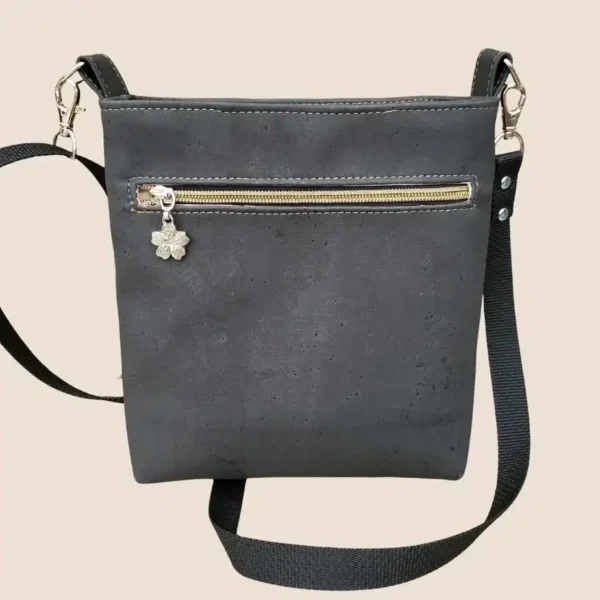 Zwart kurk tasje met rode bloemen achterkant