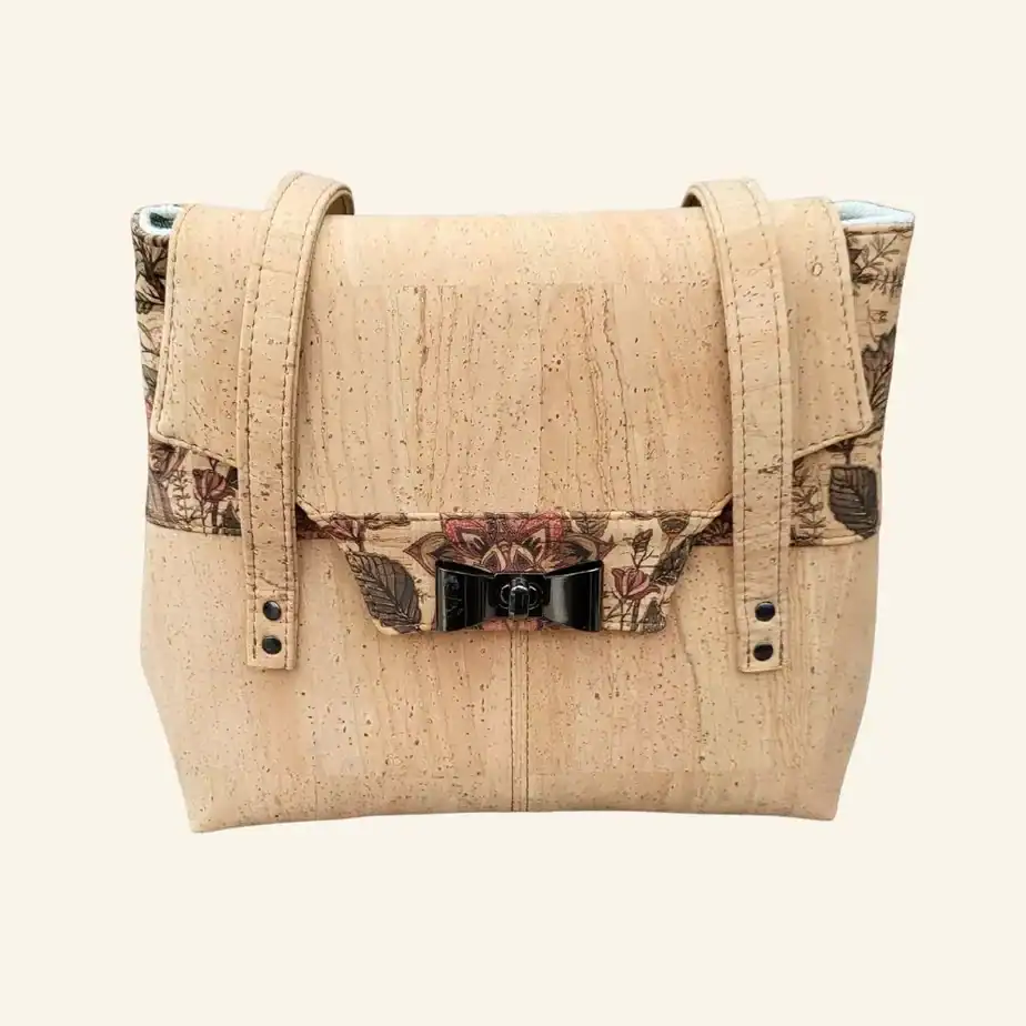 Schoudertas naturel kurk met draaislot voorkant Schoudertas naturel kurk met botanische bloemen voorkant
