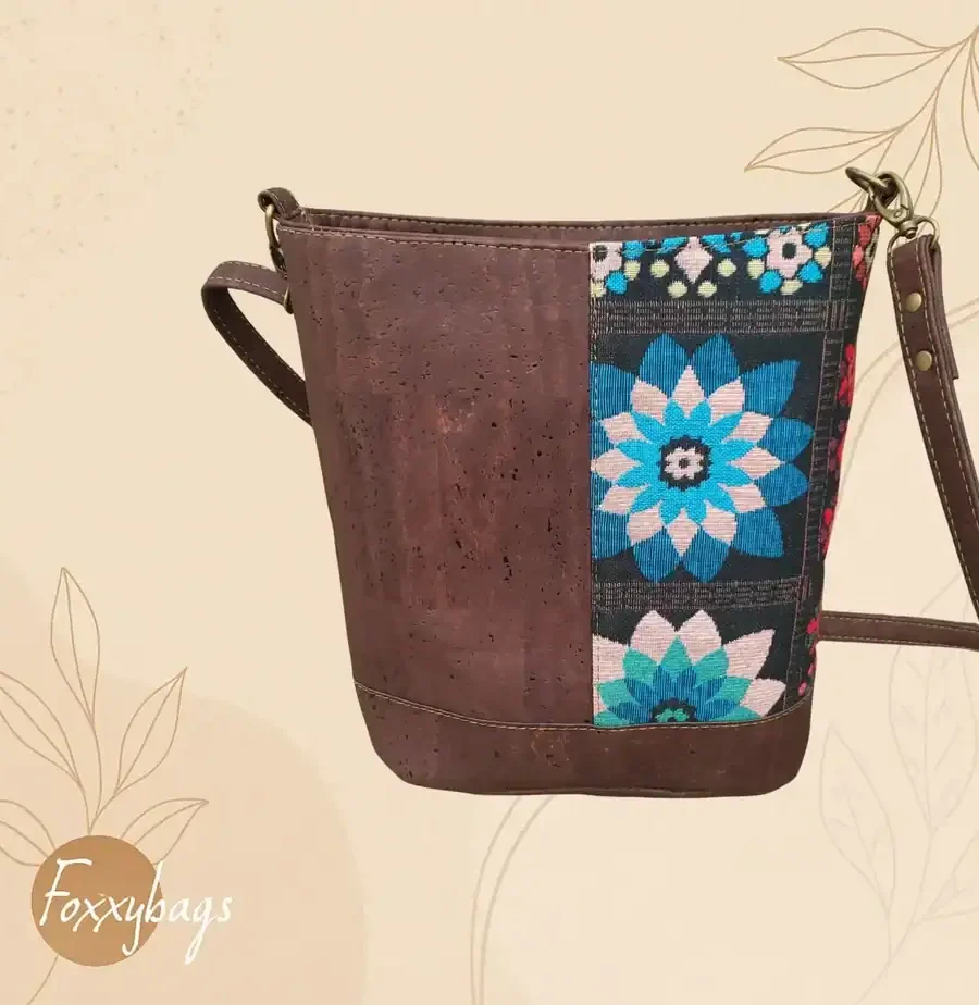 handgemaakte crossbody tas met vintage bloemen achterkant