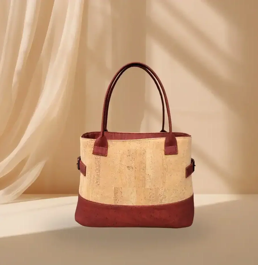 handgemaakte rode handtas met naturel kurk achterkant