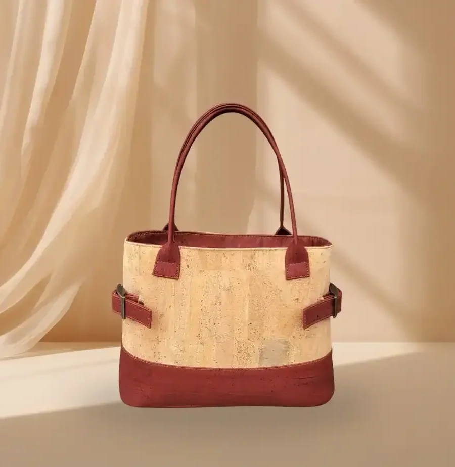 handgemaakte rode handtas met naturel kurk voorkant