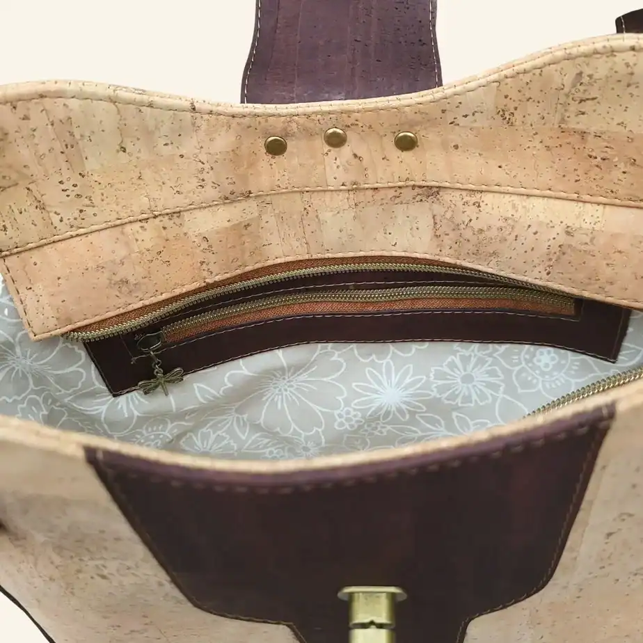 Schoudertas naturel met bruin kurk binnenkant