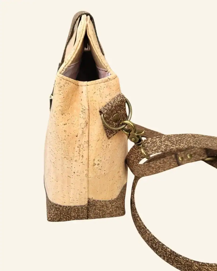 Crossbody tas naturel met bruin zijkant crossbody tas in naturel met bruin kurk zijkant