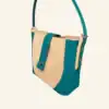 Schoudertas naturel met teal zijaanzicht Schoudertas naturel met teal zijaanzicht